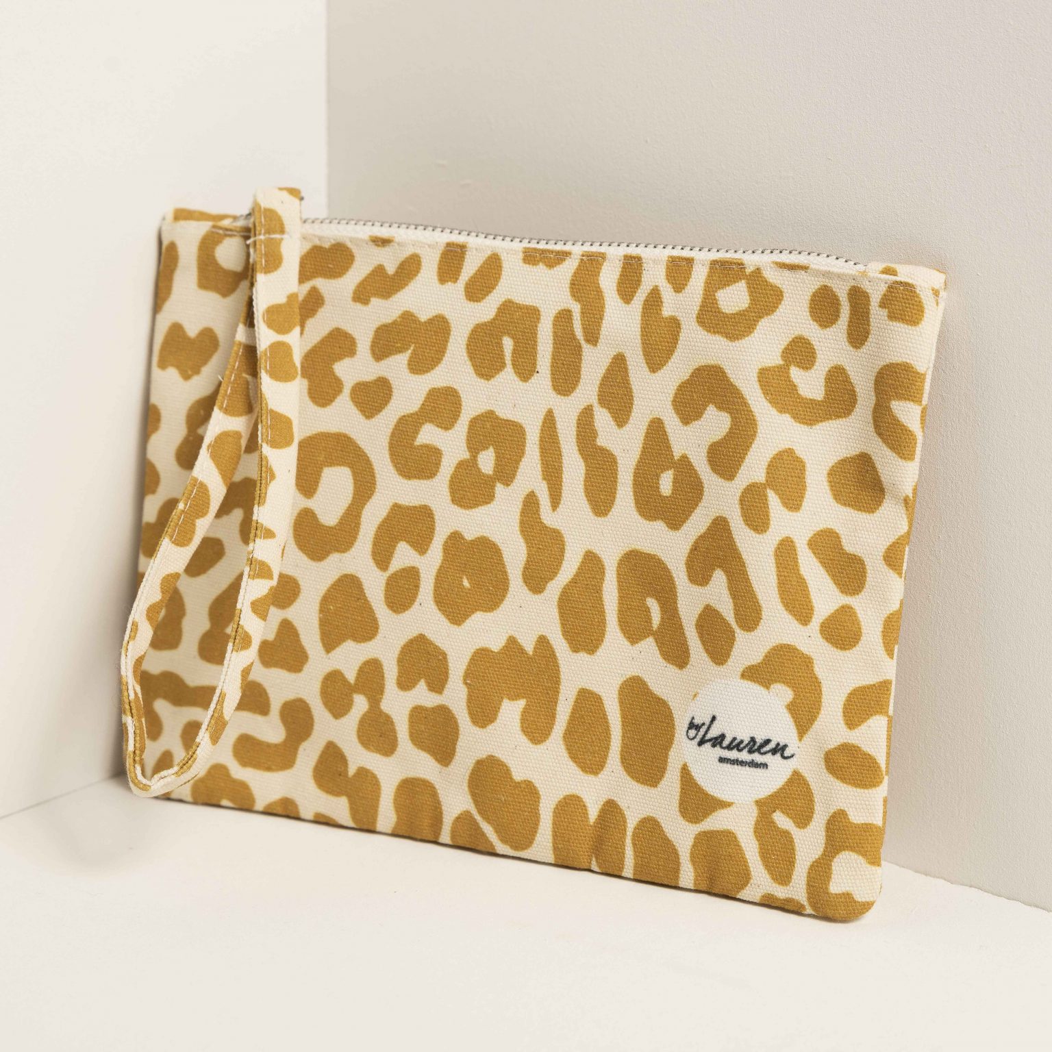 Leopard clutch